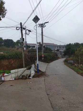 亚星太阳能路灯照亮荣县居民新生活